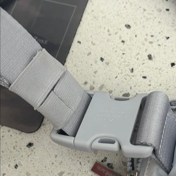 EUC Lululemon Athletica Everywhere Belt Bag 1L - Picture 4 of 4